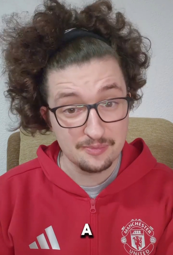 437天“长发魔咒”难破！曼联再翻车，蓄发哥放话：维拉9连胜必须断