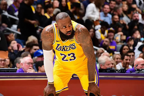 NBA休赛期动态:<a href=/lanqiujingpin/lakers/ target=_blank class=infotextkey>湖人</a>伤病、勇士签约与<a href=/lanqiujingpin/76ers/ target=_blank class=infotextkey>76人</a>合同进展