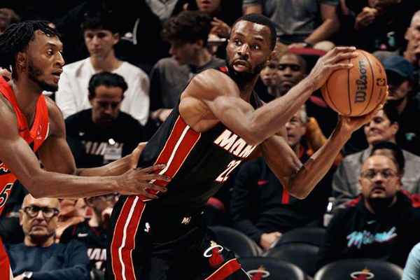 主场失守!热火三大主力下半场哑火,<a href=/lanqiujingpin/raptors/ target=_blank class=infotextkey>猛龙</a>逆转终结四连败