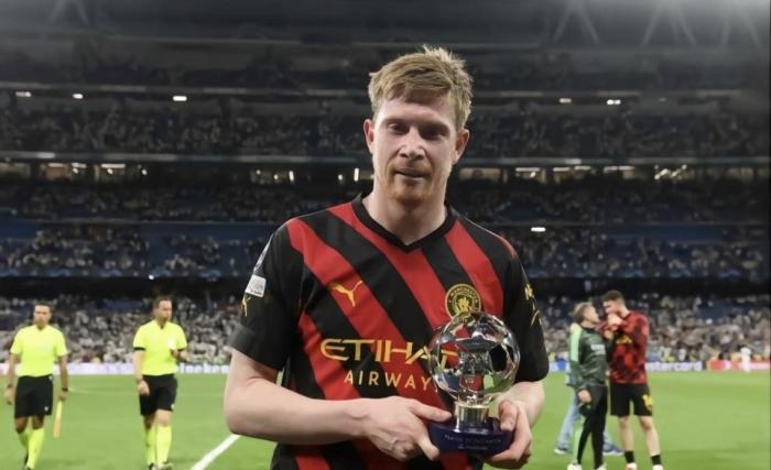 当选官方MVP！丁丁豪创7大纪录比肩齐祖，与皇马门神拥抱世纪和解
