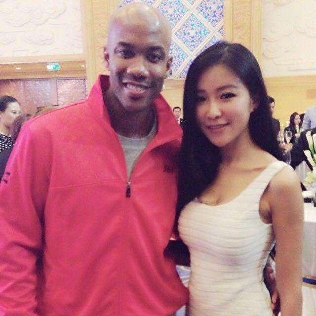 快船太阳大战，美女周玲安抢镜，她这样的前线记者年薪有多少？