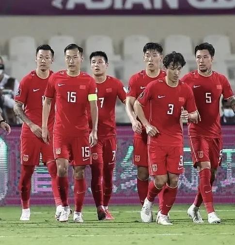 北青透露国足正式名单：四归化在列，艾克森缺席