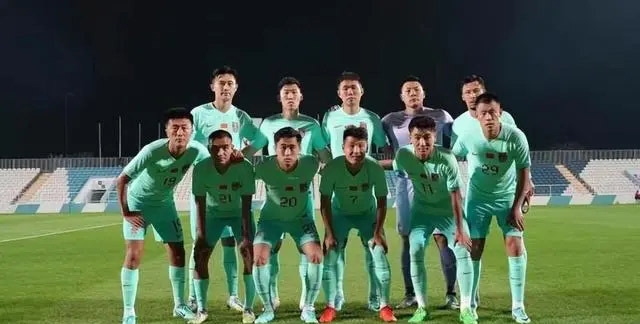 国足亚洲杯26人名单公布：三前锋四门将 艾克森、李可无缘