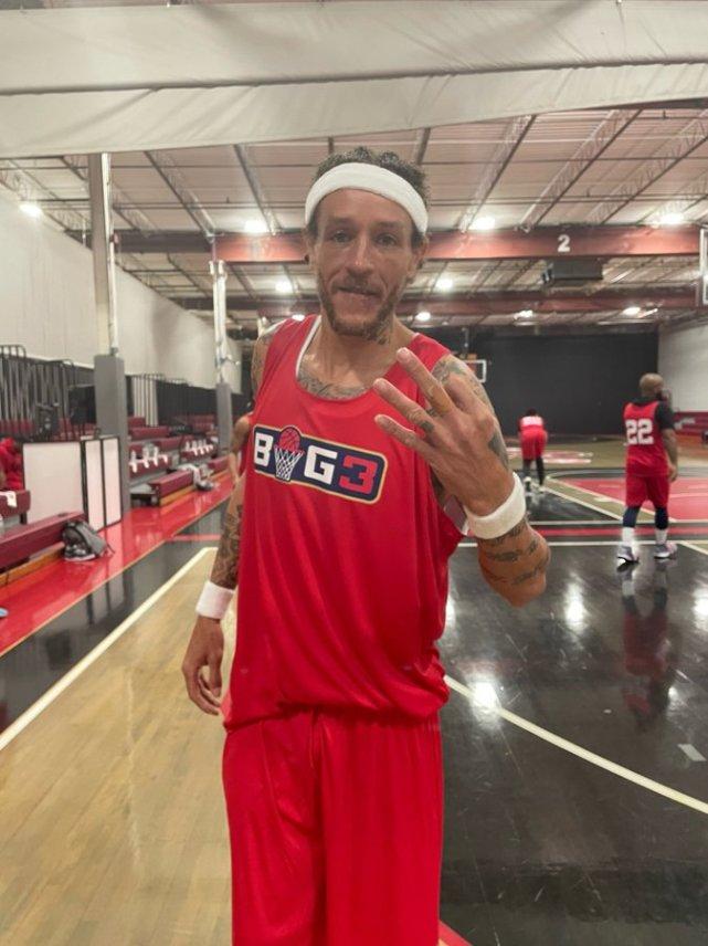 詹姆斯前队友试训BIG3！连续命中四分球 曾靠乞讨为生获库班救助